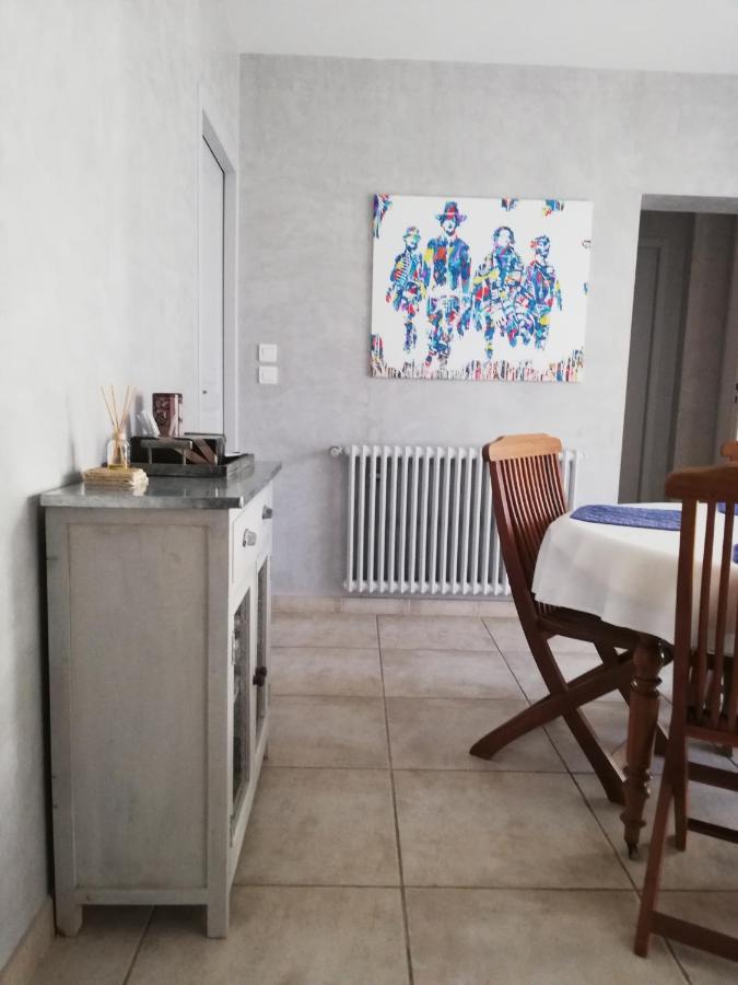 La Goutadou Panzió Cabannes Kültér fotó