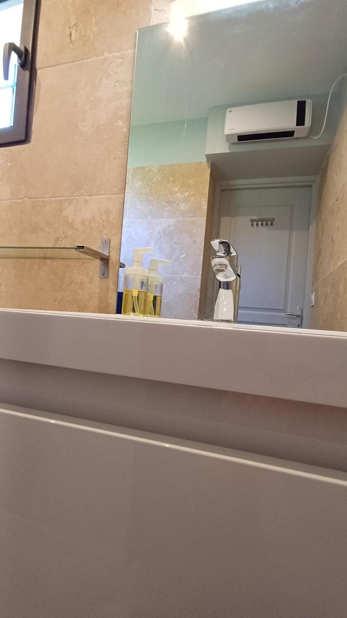 La Goutadou Panzió Cabannes Kültér fotó